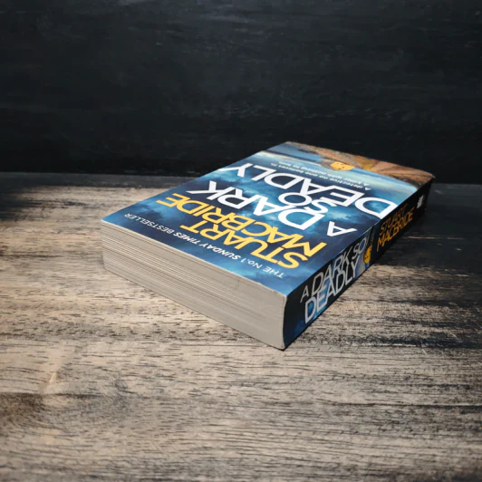 A Dark So Deadly - Stuart MacBride รูปที่ 5