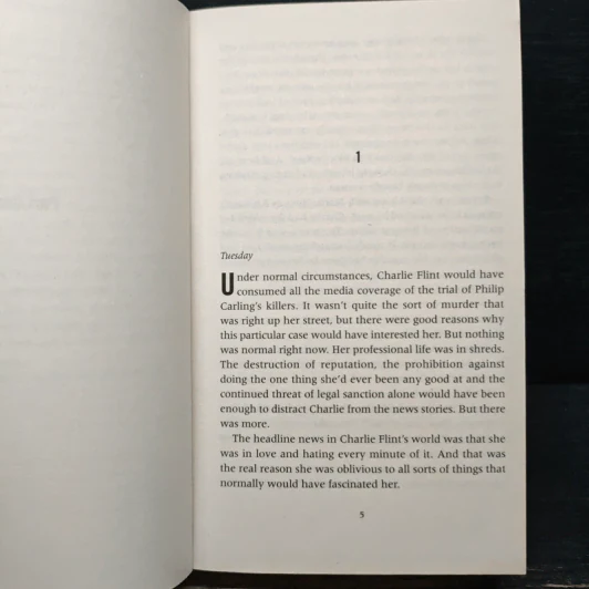 Trick of the Dark - Val McDermid รูปที่ 7