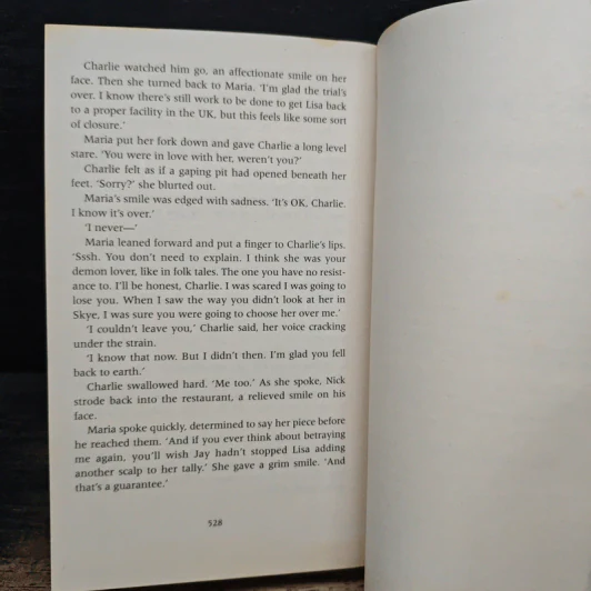 Trick of the Dark - Val McDermid รูปที่ 8