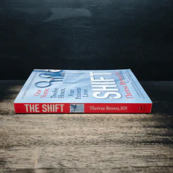 The Shift: One Nurse, Twelve Hours, Four Patients' Lives - Theresa Brown, RN รูปที่ 3