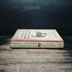 Thrice the Brinded Cat Hath Mew'd - Alan Bradley รูปที่ 3