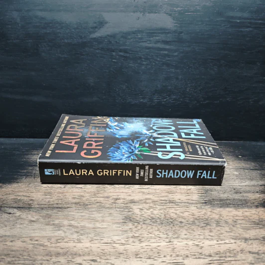 Shadow Fall - Laura Griffin รูปที่ 3