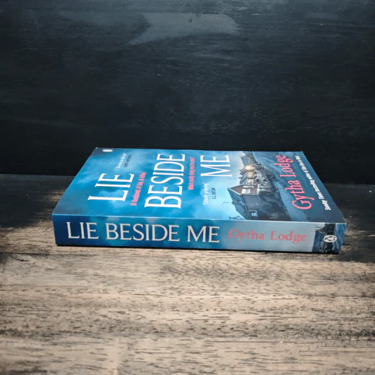 Lie Beside Me - Gytha Lodge รูปที่ 3