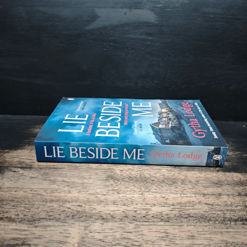 Lie Beside Me - Gytha Lodge รูปที่ 3