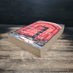 Daughter of Smoke and Bone - Laini Taylor รูปที่ 4