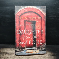 Daughter of Smoke and Bone - Laini Taylor รูปที่ 1