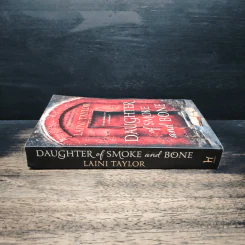 Daughter of Smoke and Bone - Laini Taylor รูปที่ 3