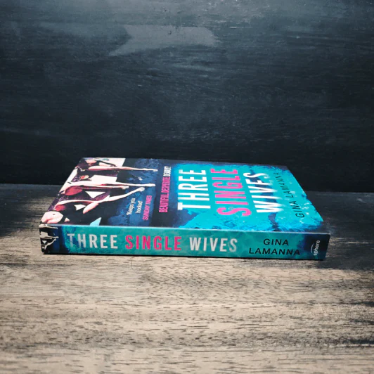Three Single Wives - Gina LaManna รูปที่ 3