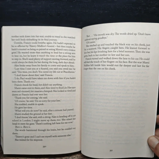 The Embalmer - Alison Belsham รูปที่ 8