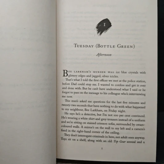 The Colour of Bee Larkham's Murder - Sarah J. Harris รูปที่ 7