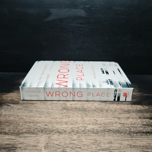 Wrong Place - Michelle Davies รูปที่ 3