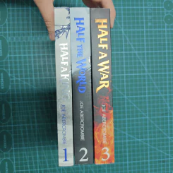 Half a King ครึ่งกษัตริย์ + Half the World ครึ่งพิภพ + Half a War ครึ่งสงคราม - Joe Abercrombie (โจ อเบอร์ครอมบี), กานต์สิริ โรจนสุวรรณ รูปที่ 2