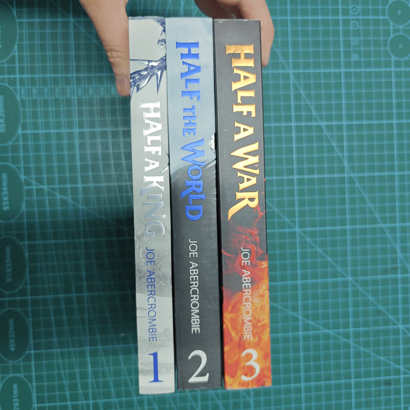 Half a King ครึ่งกษัตริย์ + Half the World ครึ่งพิภพ + Half a War ครึ่งสงคราม - Joe Abercrombie (โจ อเบอร์ครอมบี), กานต์สิริ โรจนสุวรรณ รูปที่ 2