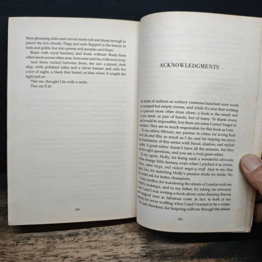 A Darker Shade of Magic - V.E. Schwab รูปที่ 8