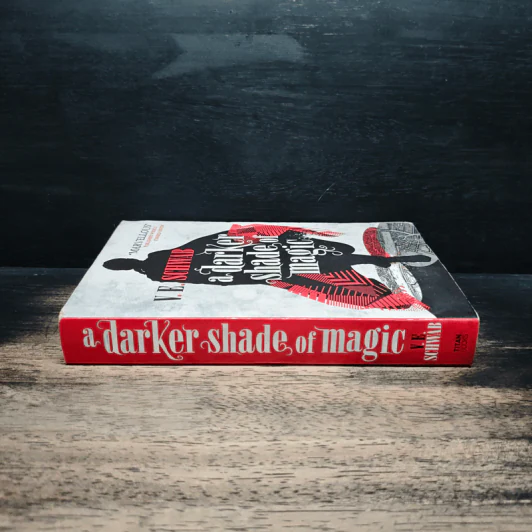 A Darker Shade of Magic - V.E. Schwab รูปที่ 3