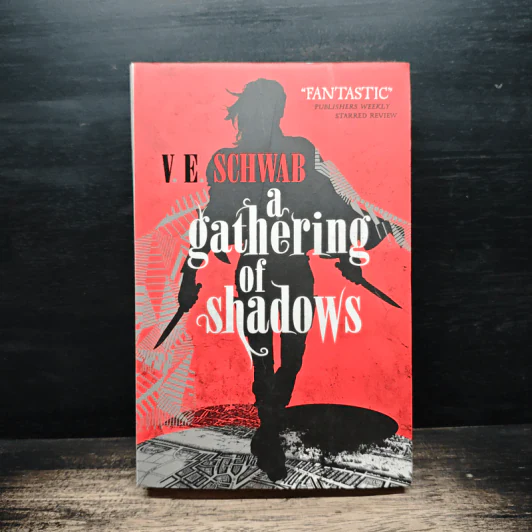 A Gathering of Shadows - V.E. Schwab รูปที่ 1