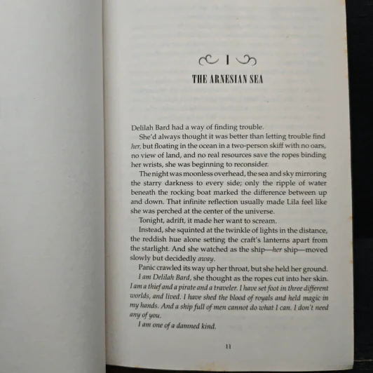 A Gathering of Shadows - V.E. Schwab รูปที่ 7