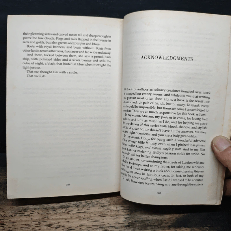 A Darker Shade of Magic - V.E. Schwab รูปที่ 8