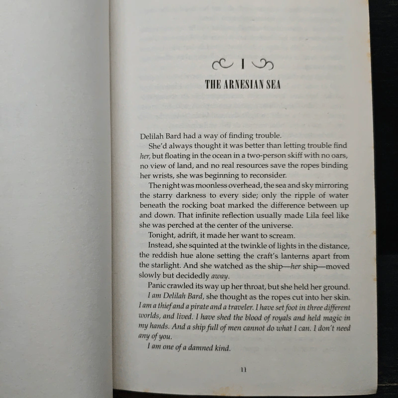 A Gathering of Shadows - V.E. Schwab รูปที่ 7