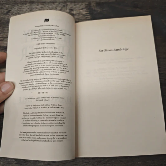 And Thereby Hangs a Tale - Jeffrey Archer รูปที่ 6