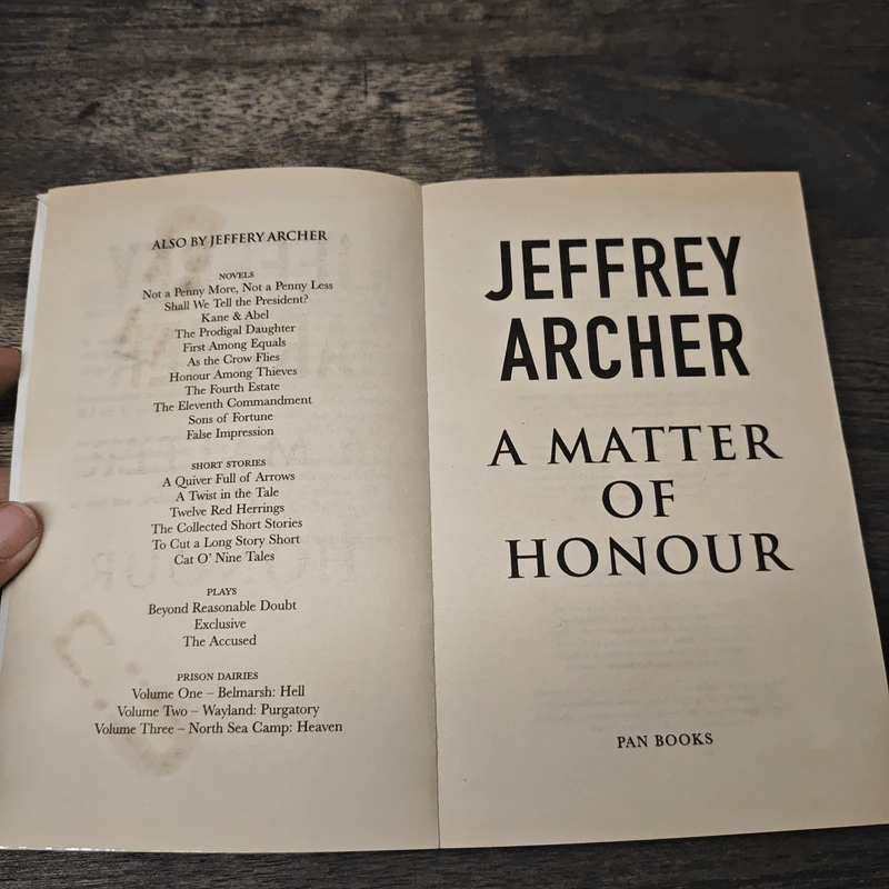 A Matter of Honour - Jeffrey Archer รูปที่ 6