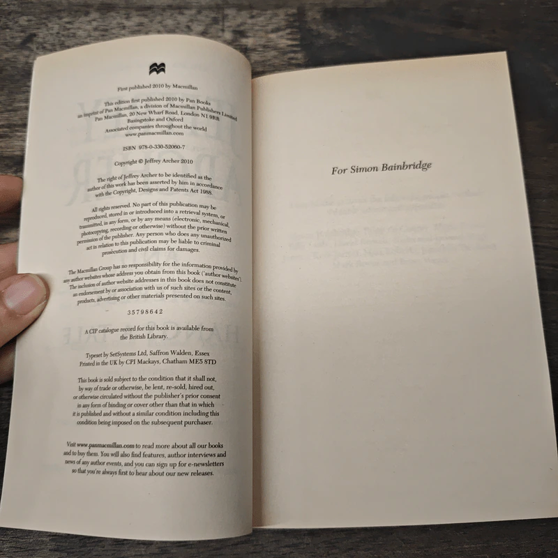 And Thereby Hangs a Tale - Jeffrey Archer รูปที่ 6