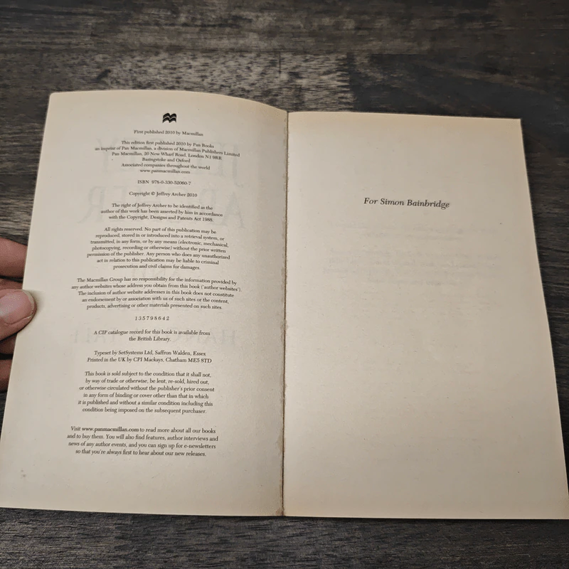 And Thereby Hangs a Tale - Jeffrey Archer รูปที่ 6
