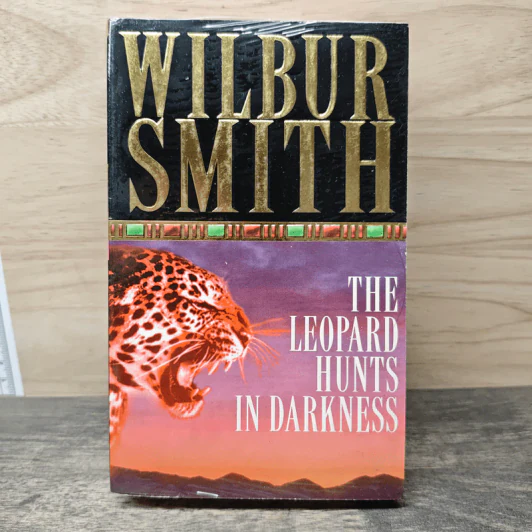 The Leopard Hunts in Darkness - Wilbur Smith รูปที่ 1