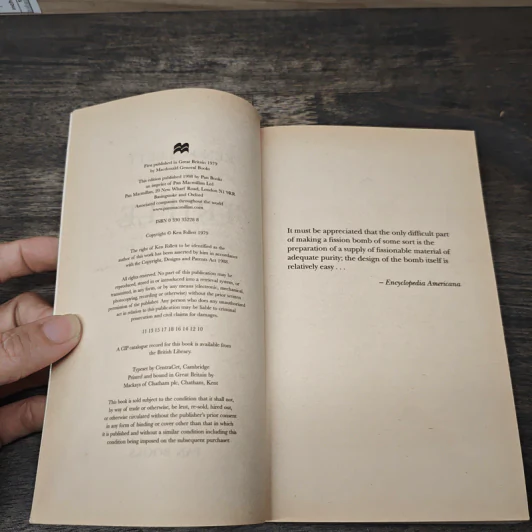 Triple - Ken Follett รูปที่ 6