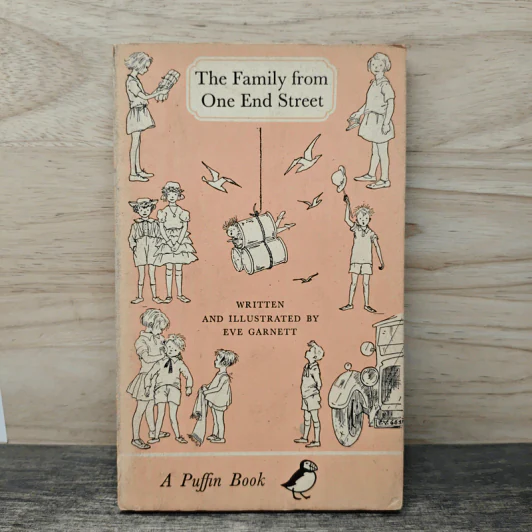 The Family from One End Street - Eve Garnett รูปที่ 1