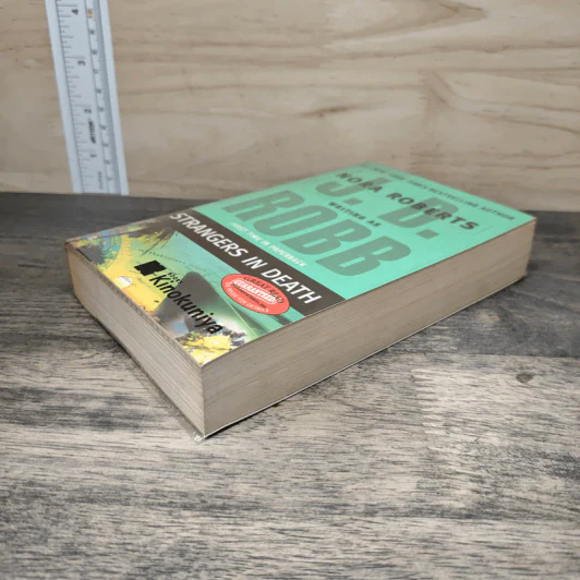 Strangers in Death - J.D. Robb รูปที่ 3