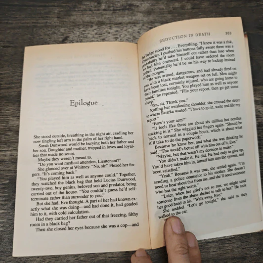 Seduction in Death - J.D. Robb รูปที่ 8