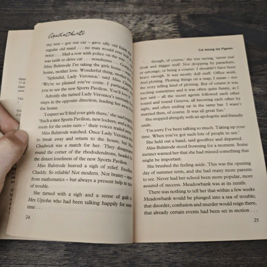 Cat Among the Pigeons - Agatha Christie รูปที่ 7