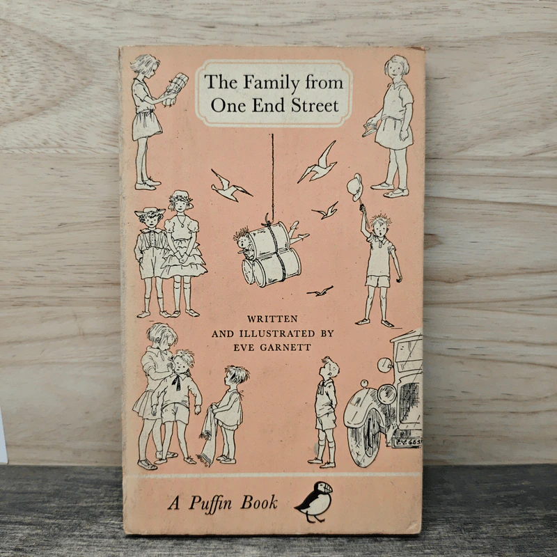The Family from One End Street - Eve Garnett รูปที่ 1