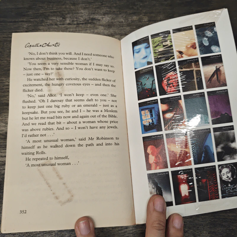 Cat Among the Pigeons - Agatha Christie รูปที่ 8