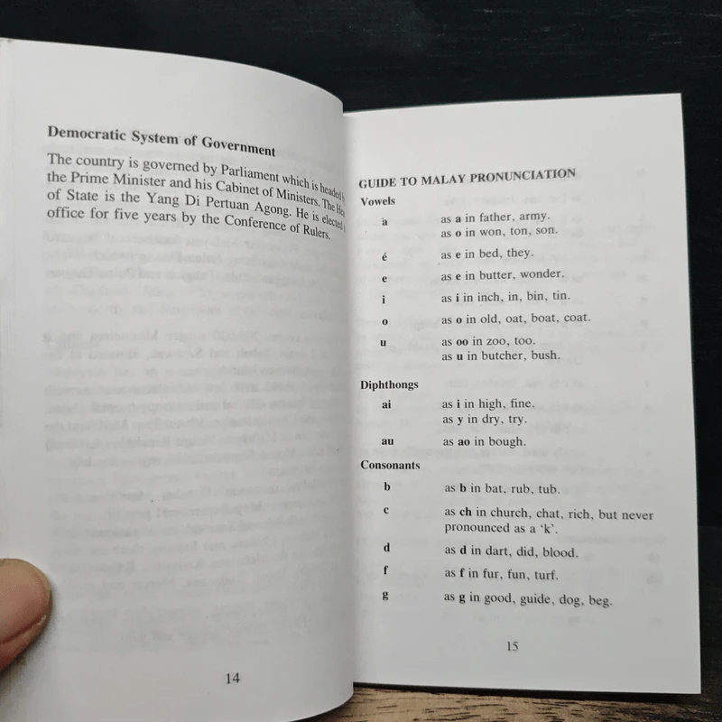 หนังสือ Malay Phrase Book for Tourists - Hj Ismail Ahmad, Andrew Leonki รูปที่ 8
