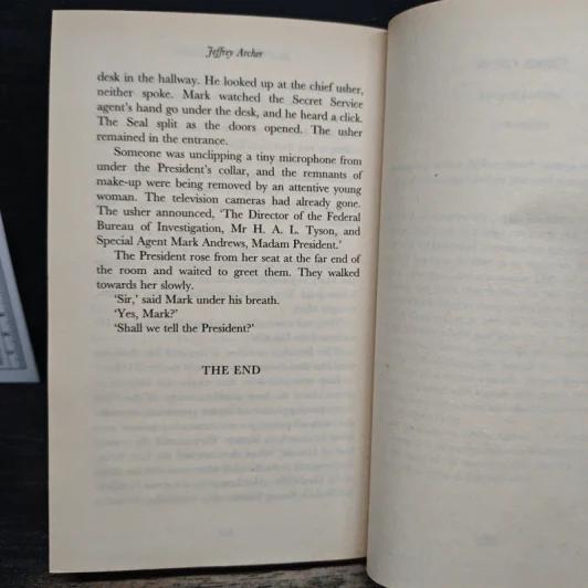 Shall We Tell the President? - Jeffrey Archer รูปที่ 8