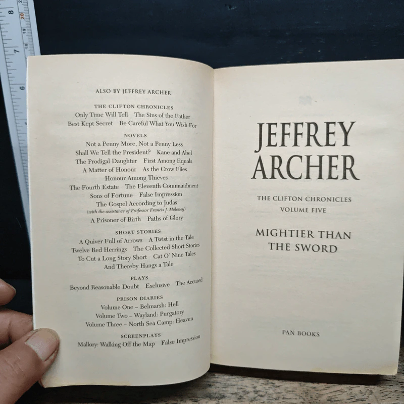 Mightier Than the Sword - Jeffrey Archer รูปที่ 6