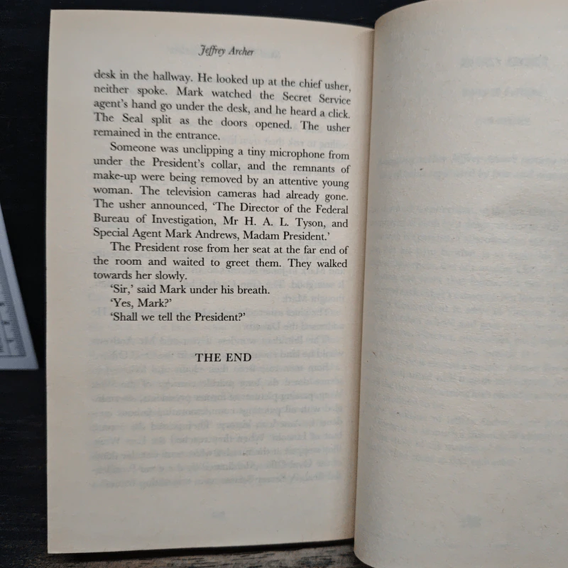 Shall We Tell the President? - Jeffrey Archer รูปที่ 8