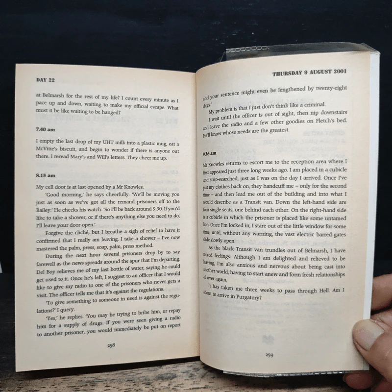 A Prison Diary Volume I Hell - Jeffrey Archer รูปที่ 9