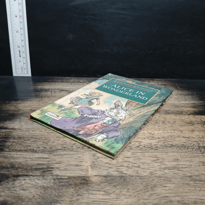 Alice in Wonderland - Ladybird Classics รูปที่ 4