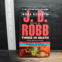Three in Death - J. D. Robb รูปที่ 1
