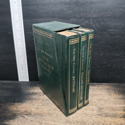 The New Webster's Desk Reference Library 3 Book รูปที่ 3