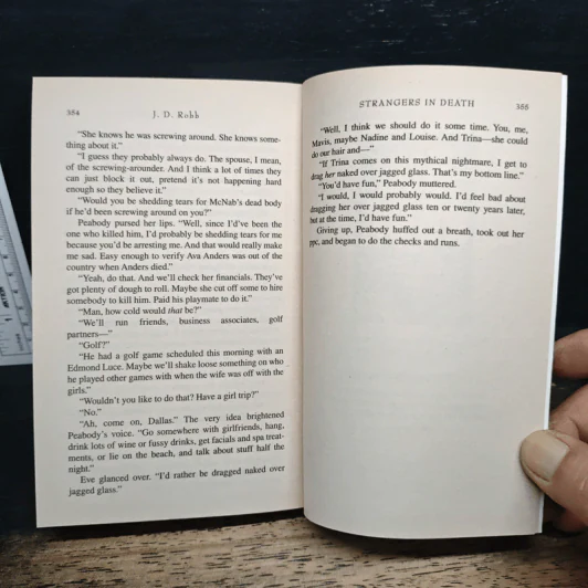 Three in Death - J. D. Robb รูปที่ 8