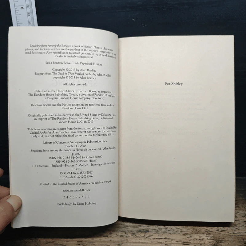 Speaking from Among the Bones - Alan Bradley รูปที่ 6