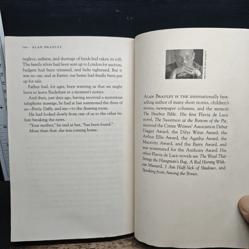 Speaking from Among the Bones - Alan Bradley รูปที่ 9