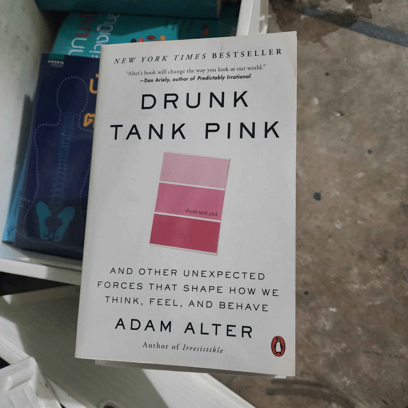 Drunk Tank Pink - Adam Alter รูปที่ 1