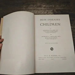 Skin Diseases in Children - George M. MacKee, M.D., Anthony C. Cipollaro, M.D. รูปที่ 6