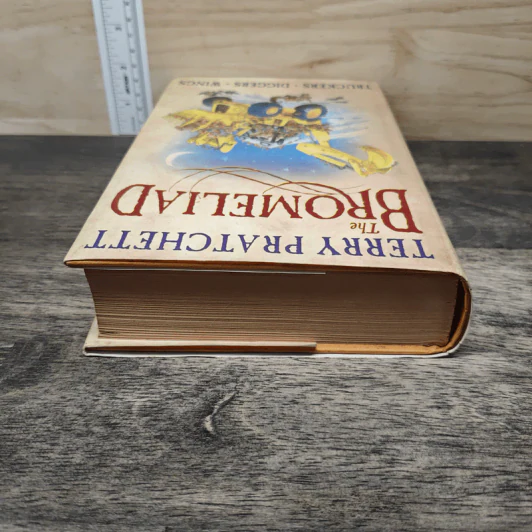 The Bromeliad Trilogy - Terry Pratchett รูปที่ 4