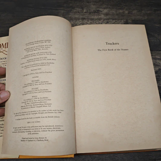 The Bromeliad Trilogy - Terry Pratchett รูปที่ 6
